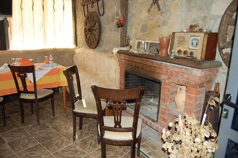 Pilo Lala Konjat Hotel Lushnje