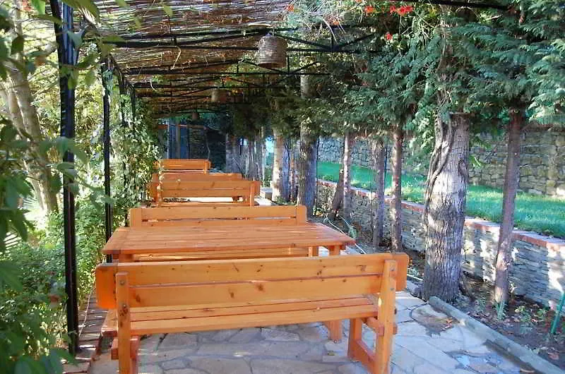 Pilo Lala Konjat Hotel Lushnje
